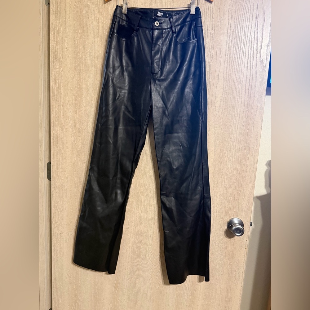 Tiger Mist  Sleek Black Pants